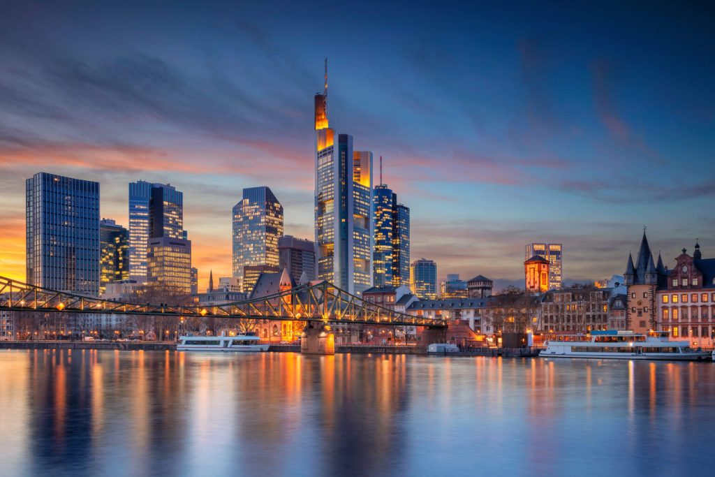 Panoramaaufnahme von Frankfurt am Main mit Wolkenkratzern als Beispielbild für Escort Frankfurt am Main