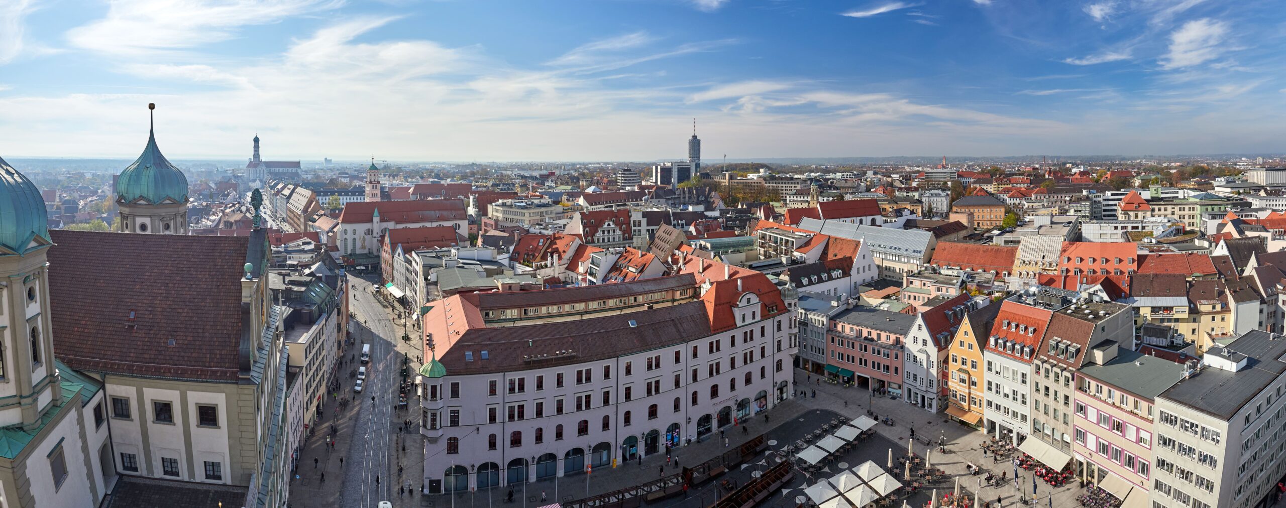 Sonniger Stadtüberblick für Escort Augsburg über Marktplatz