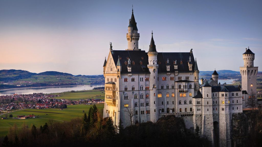 Seitenansicht Schloss Neuschwanstein für Berry Escort Füssen