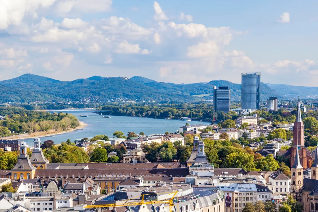 Sonniger Panoramablick von Bonn am Rhein für Berry Escort Bonn