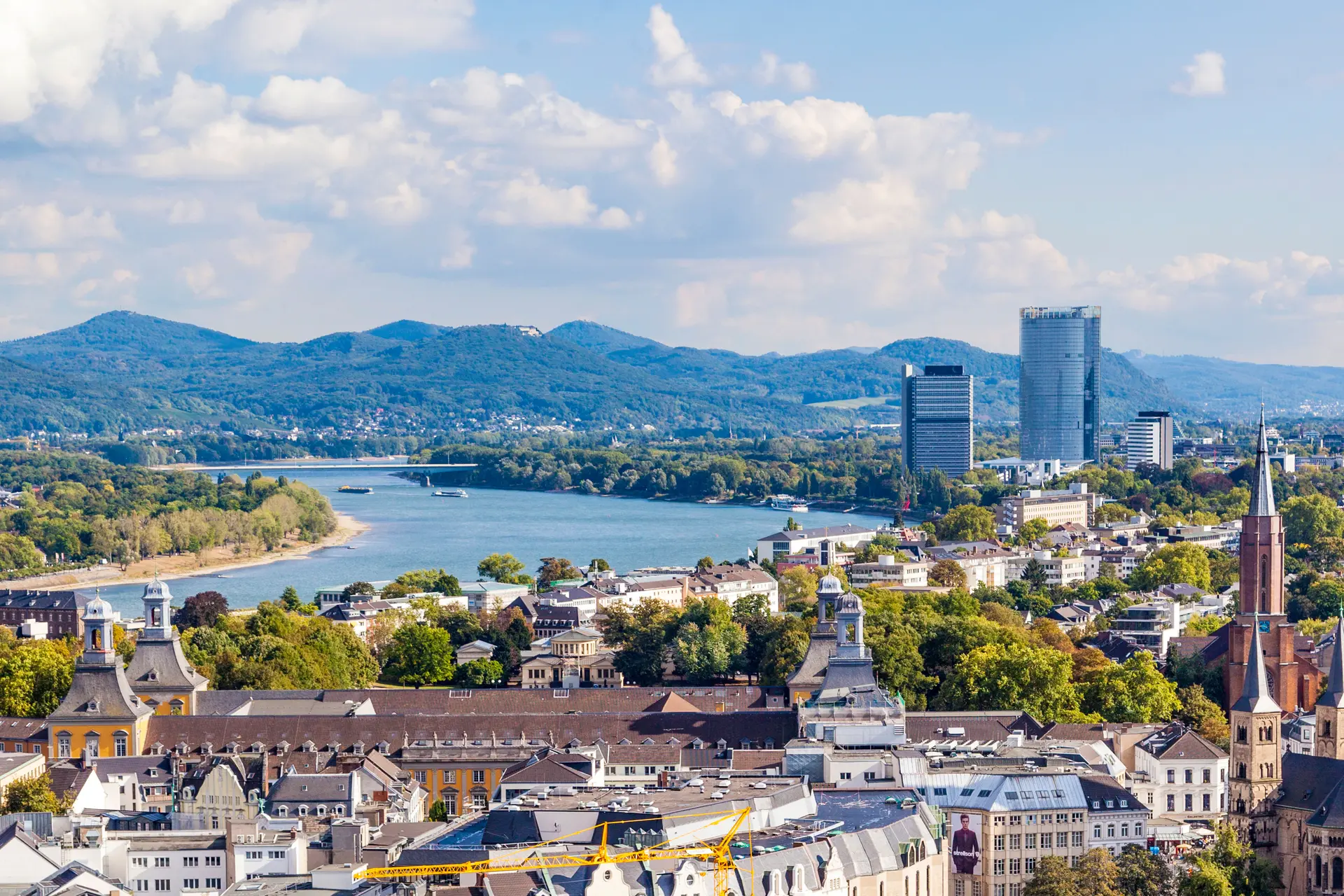 Sonniger Panoramablick von Bonn am Rhein für Berry Escort Bonn