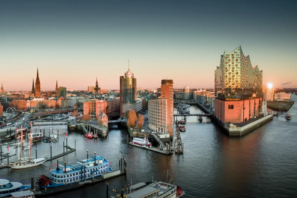 Panoramablick über der Elbe für Escort Hamburg