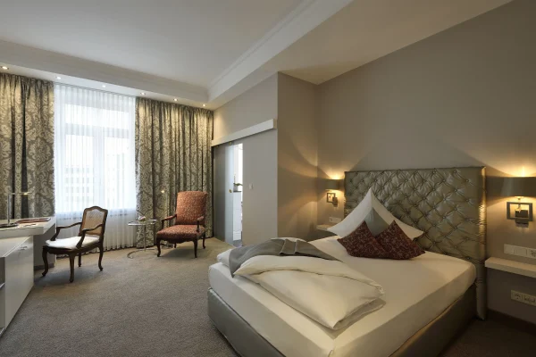 Ein luxuriöses Hotelzimmer – eine Hotelempfehlung auf der Seite Berry Escort Hannover.